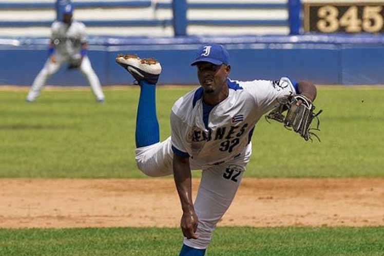 Havana, Jun 7 (Prensa Latina) Right-handed pitcher Andy Rodriguez decided t...