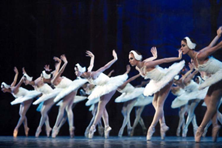 national-ballet-of-cuba-performs-as-a-tribute-to-university-students