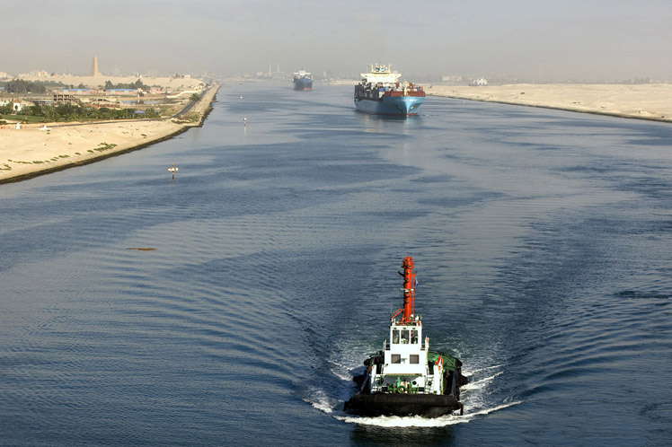 egypts-suez-canal-revenues-increase
