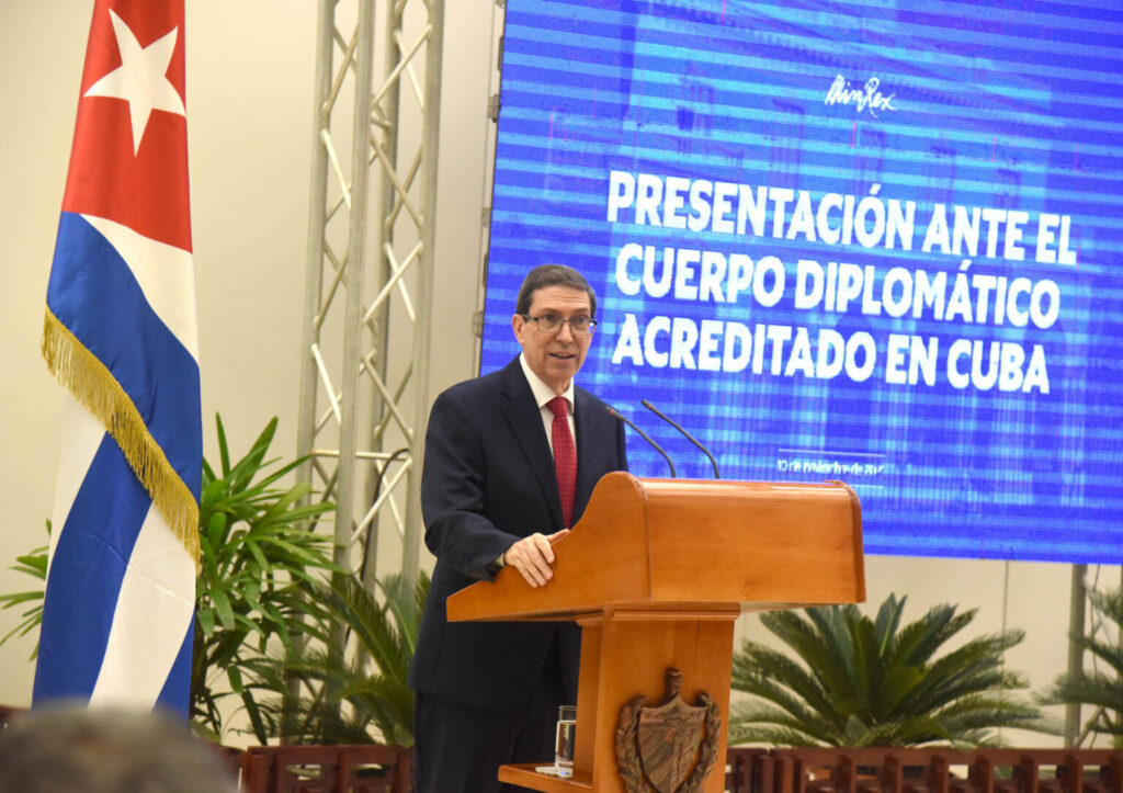 Bruno Rodríguez con el Cuerpo Diplomático