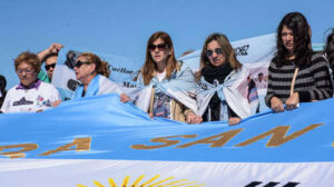 Argentina, familiares, víctimas, submarino, ARA, Macri, viaje