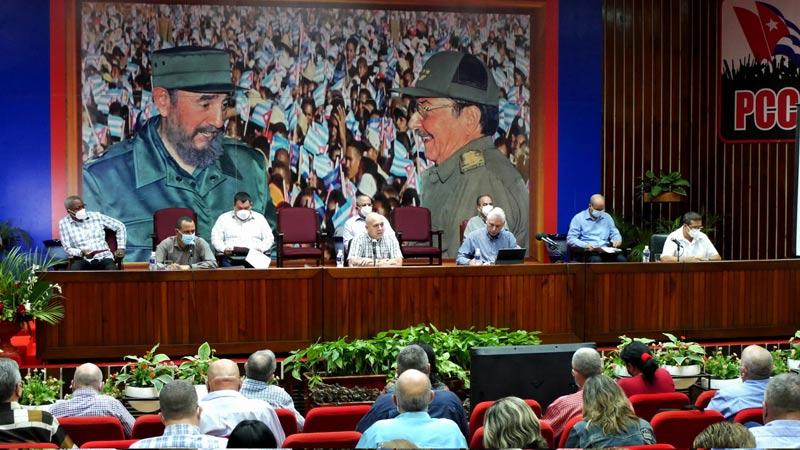 cuban-president-presides-over-final-meeting-of-pcc-visit-to-holguin