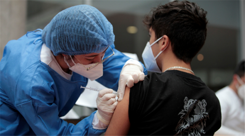 ecuadorians-from-12-to-17-years-old-are-vaccinated-against-covid-19