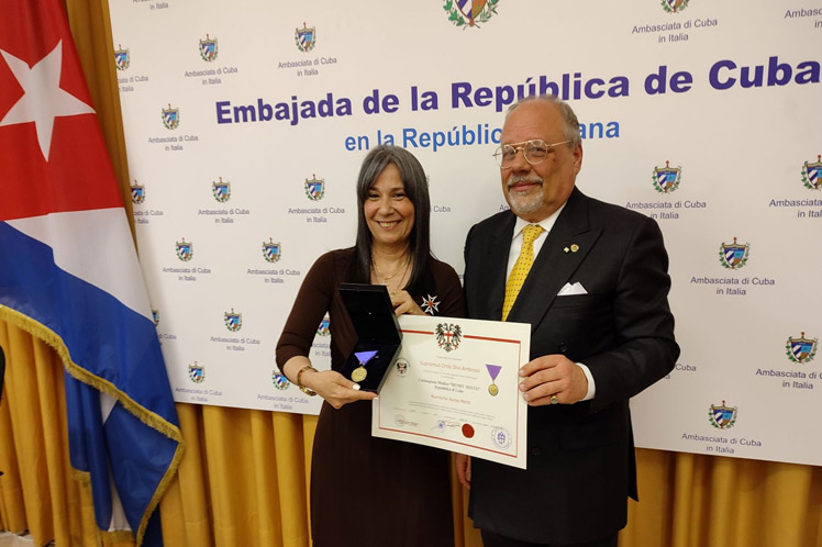 Italia, Cuba, condecoración, contingnete, Henry Reeve