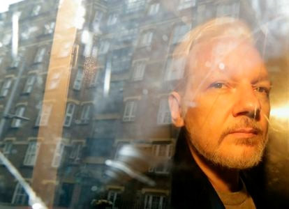 JUlian Assange, denuncia, persecución, política