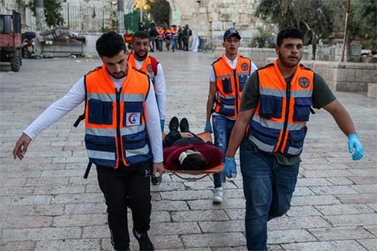 over-40-palestinians-injured-after-israeli-repression-at-holy-site