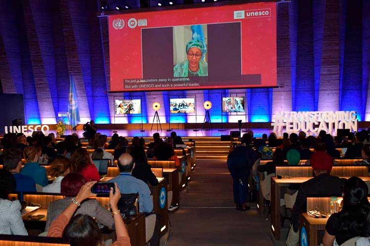 Cuba-bloqueo-educación-2