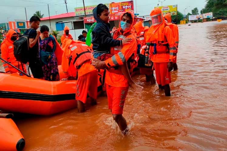 India-lluvias-evacuados