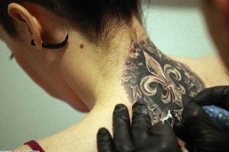 China, tatuaje, menores, prohibición