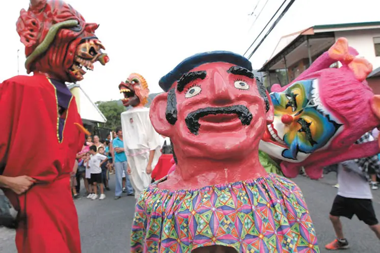 Mascarada tradicional, un espectáculo costarricense