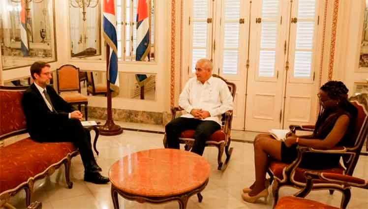 vicecanciller-cubano-con-embajadores-de-Albania-y-Senegal--1