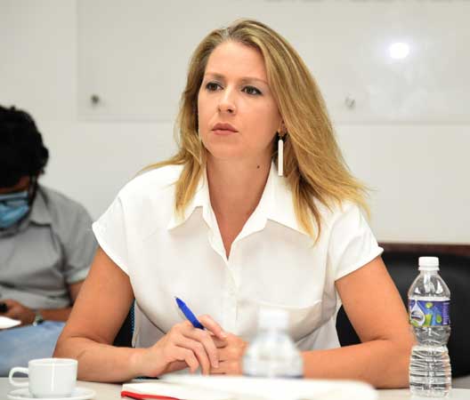 Filmmaker Abby Martin highlights achievements in Cuban science - Vimarsana News