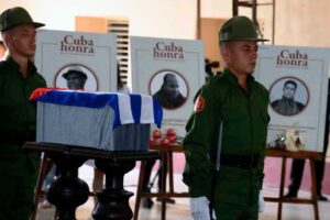 Cuba-Díaz-Canel-tributos-bomberos-fallecidos-1