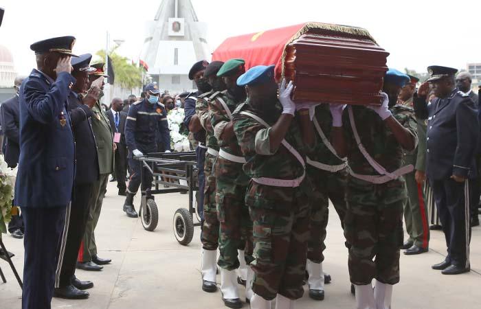 entrada-restos-mortales-militares