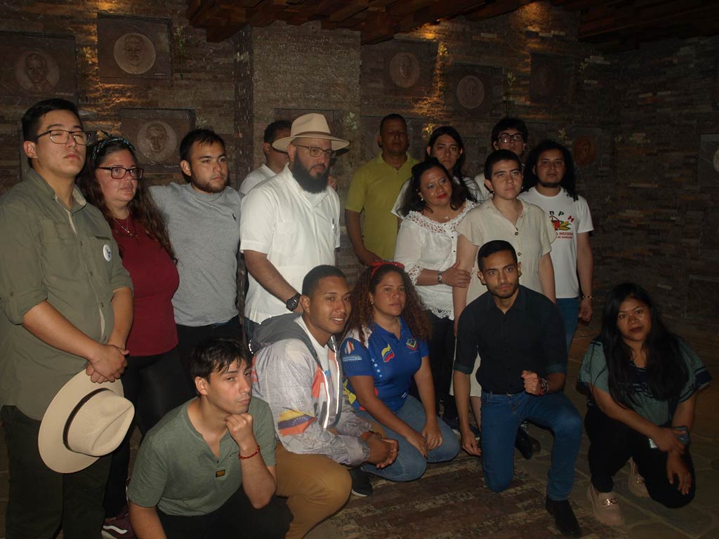 latin-american-youth-brigade-visits-che-guevara-memorial-in-cuba