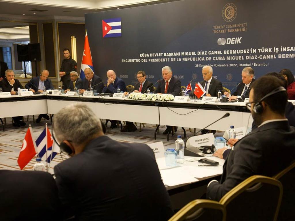 Küba Devlet Başkanı Türk iş adamlarıyla görüştü