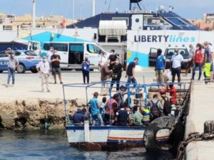 Lampedusa-Migrantes-300x225