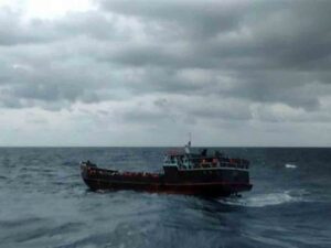 japanese-ship-rescues-303-sri-lankans-from-damaged-ship