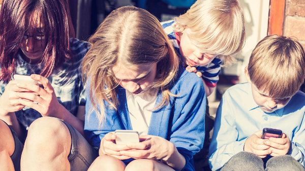 Illegal use of social profiles by minors is growing in Italy - Vimarsana News