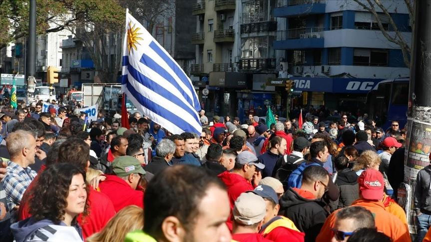First day of hunger strike of unemployed workers in Uruguay - Vimarsana News
