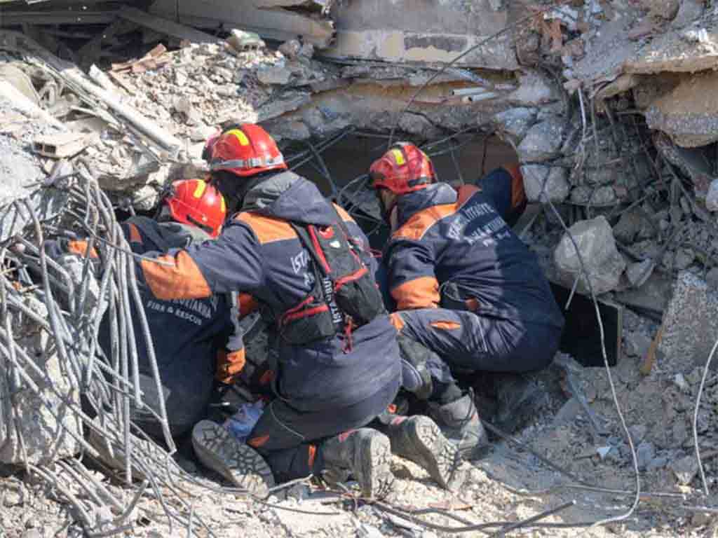 kyrgyz-rescuers-save-lives-13-days-after-turkiye-earthquakes