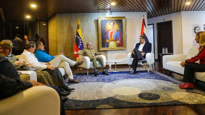 Presidente venezolano Maduro informa sobre reunión con Raúl Castro