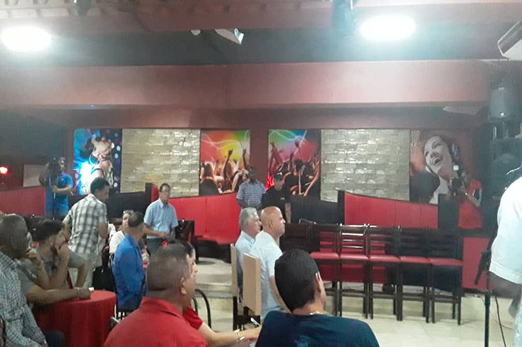 dialoga-diaz-canel-santa-clara