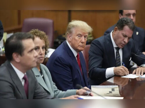 trump-sala-tribunal-500x375