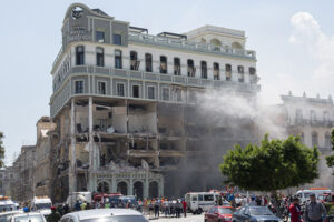 Explosion-ocurrida-el-6-de-mayo-de-2022-en-el-Hotel-Saratoga-en-La-Habana-300x200