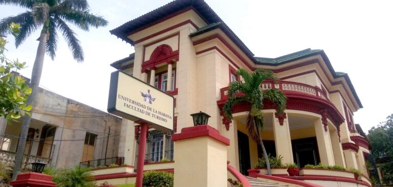 facultad-turismo-768x366