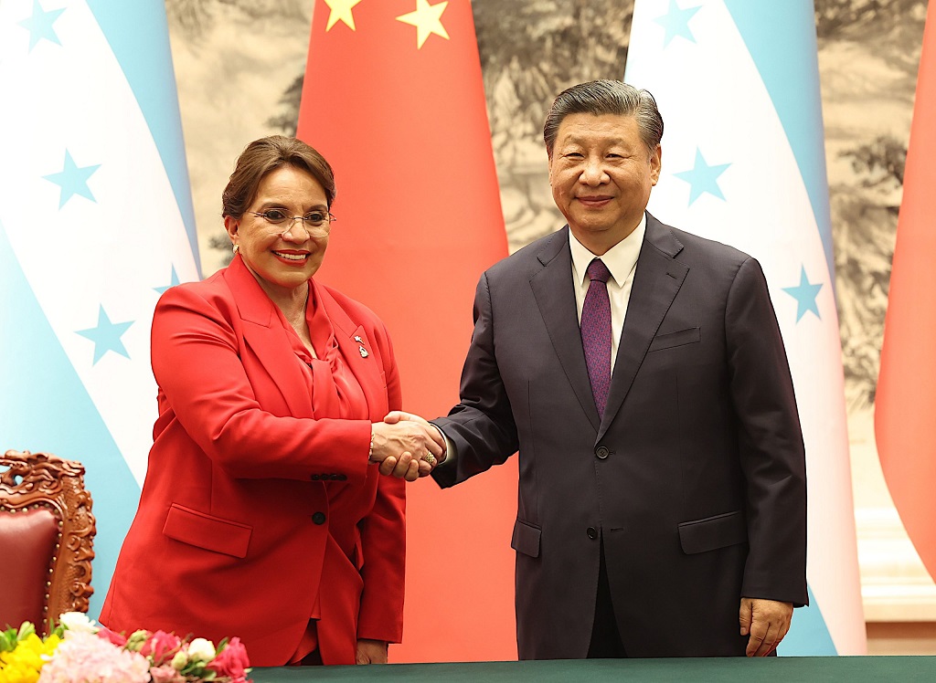 honduras president visit china