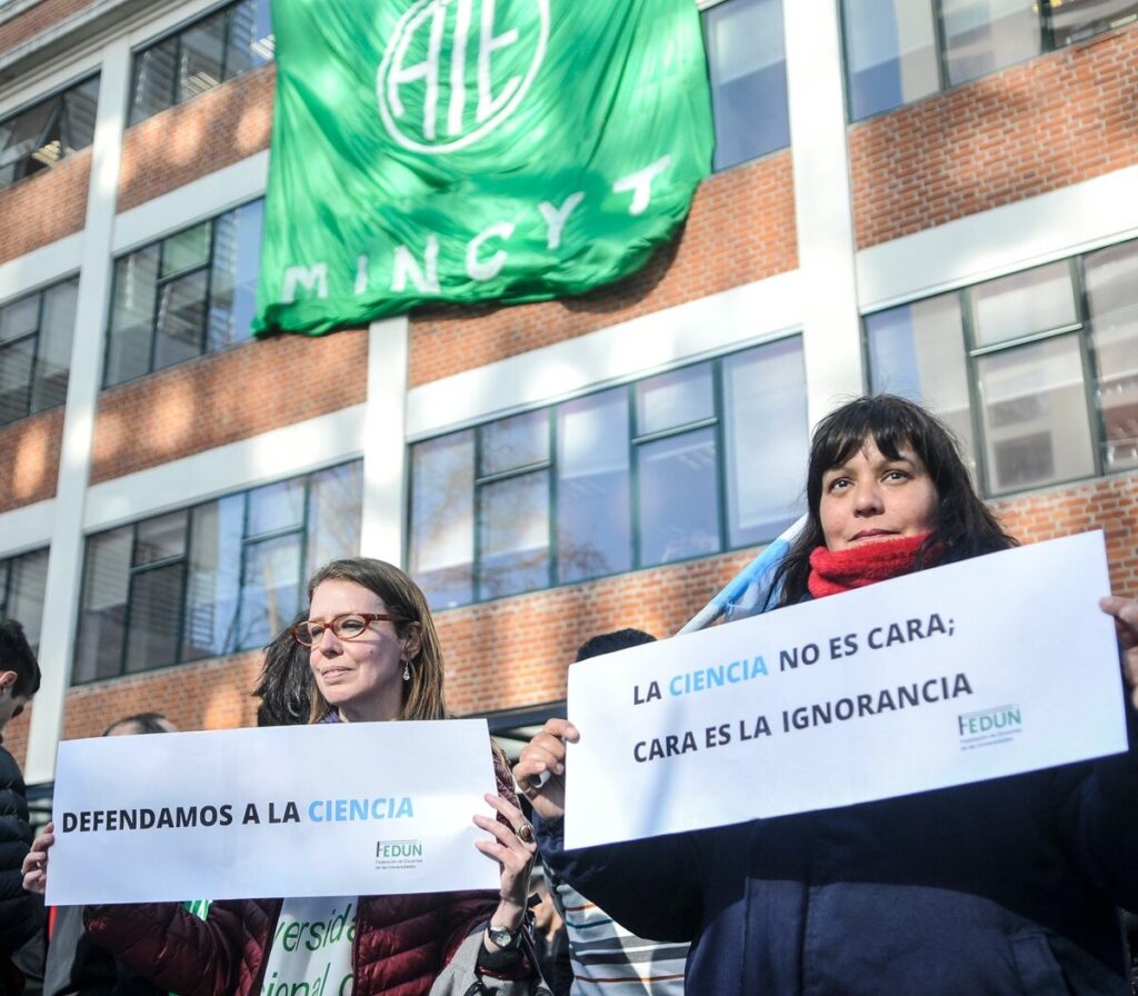 Argentine groups condemn the termination of scientific workers