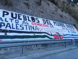 bolivian-activists-unveil-mural-to-condemn-us-blockade-against-cuba
