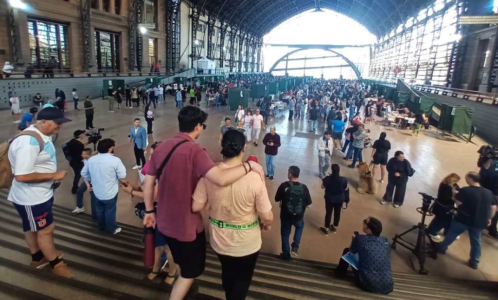 Chileans go to the polls to elect a president and renew Parliament