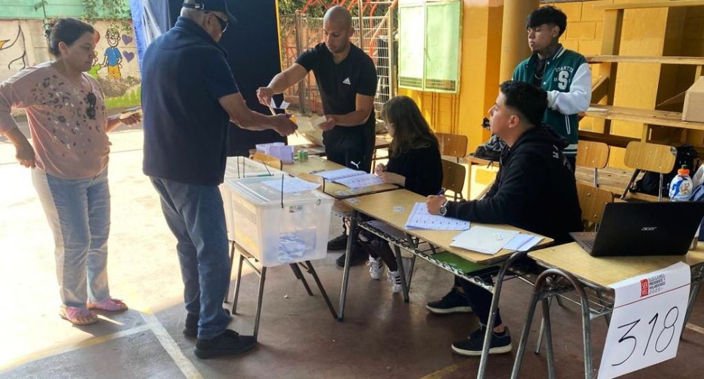 Chile: 99,6% of polling stations opened
