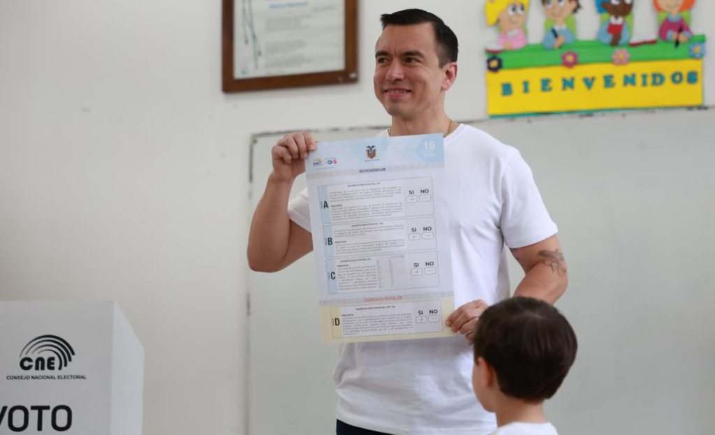 President Noboa votes in Ecuador’s consultative process