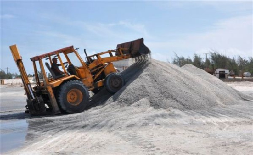 Cuban saltworks overcomes obstacles and ensures supply