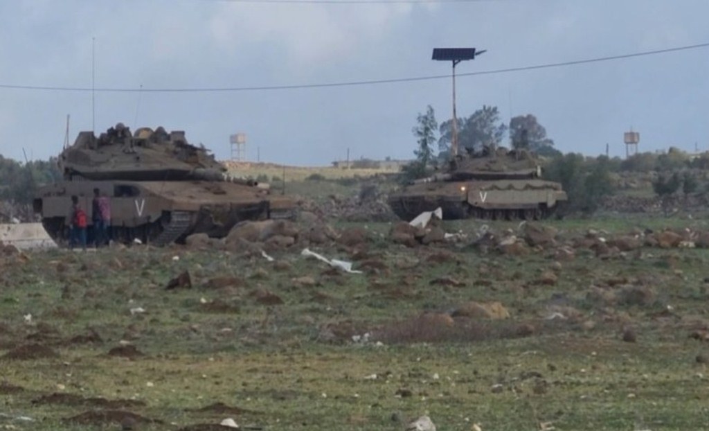 Israeli Army isolates Syrian village and establishes checkpoint