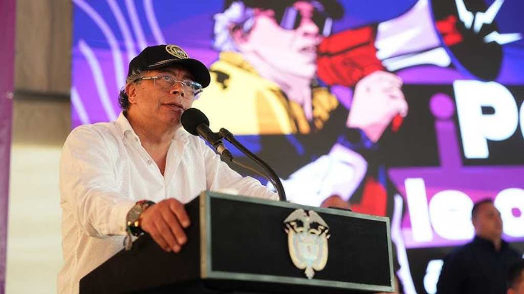 President affirms Colombia faces threats and calls for unity