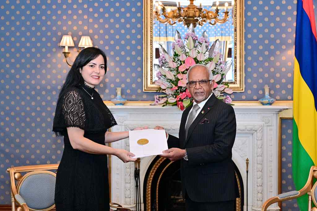 Mauritius president receives Cuban Ambassador’s credentials