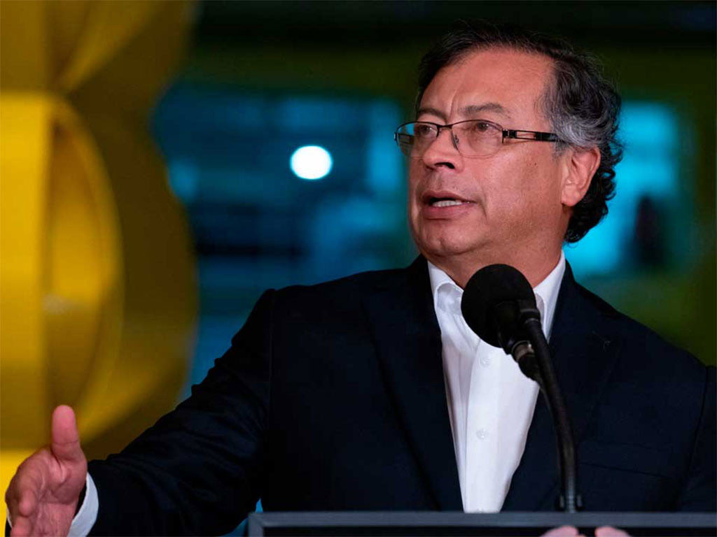 petro-inquires-whether-explosives-used-in-attack-came-from-ecuador