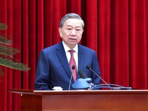 to-lam-praises-elders-and-community-leaders-contributions-to-unity